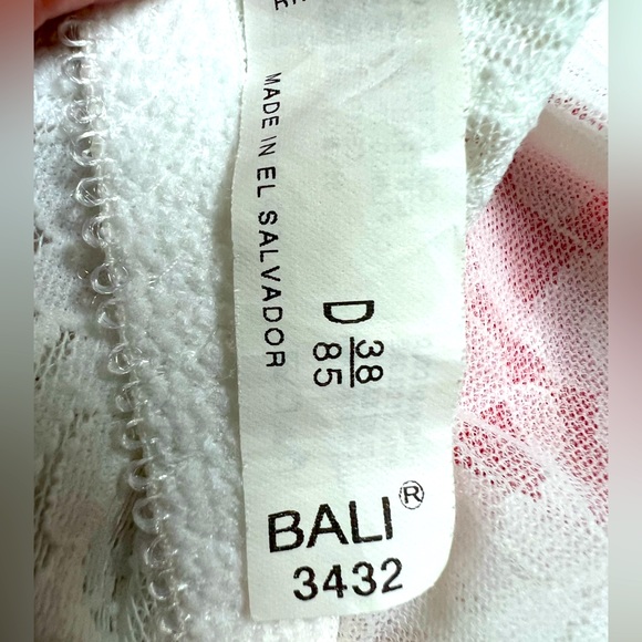 3 Bras (1 Bali 2 Glamorise) 38D - Picture 3 of 15